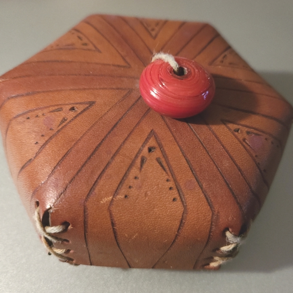 Hexagon Leather VTG Box